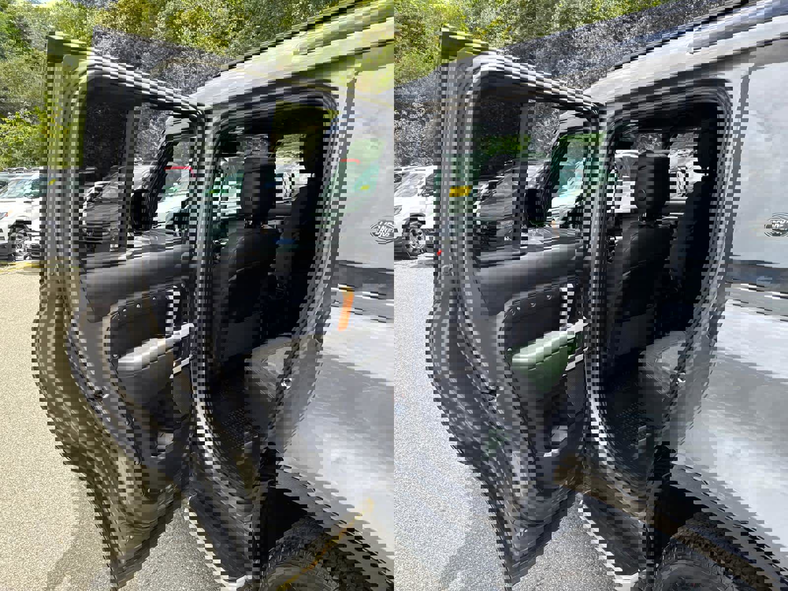 Used 2023 Land Rover Defender 110 X-Dynamic SE image 31