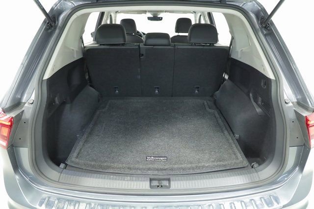Used 2022 Volkswagen Tiguan SE AWD/4WD image 36