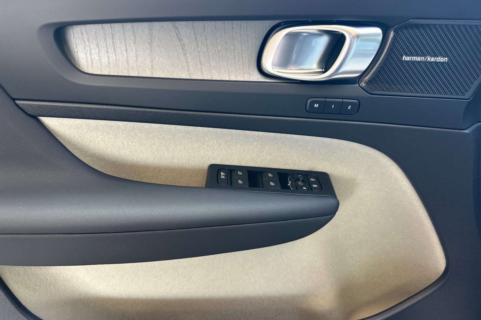New 2026 Volvo XC40 B5 Ultra AWD/4WD image 9