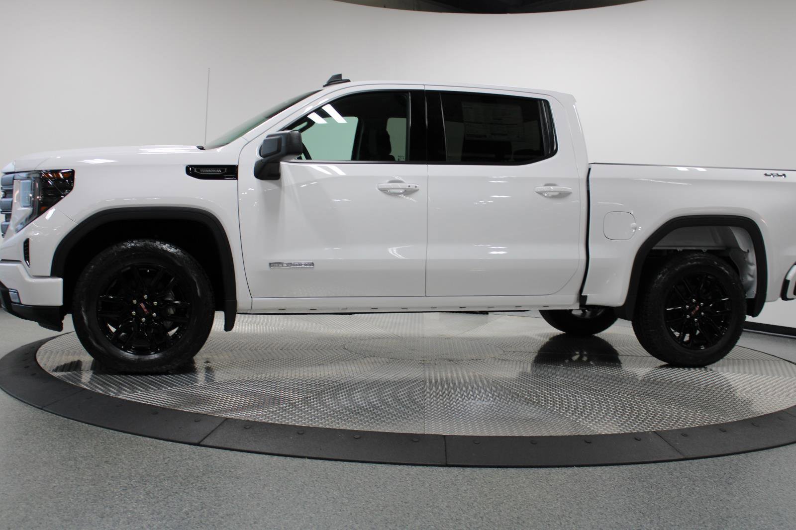 New 2025 GMC Sierra 1500 Elevation image 7