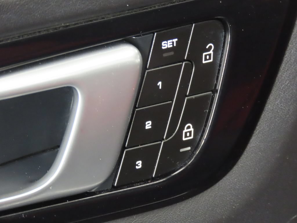 Certified 2023 Porsche Cayenne Turbo S AWD/4WD image 38