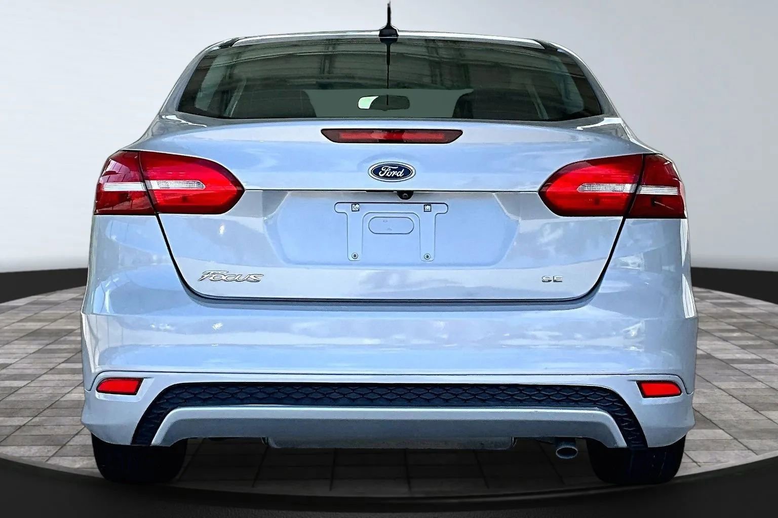 Used 2017 Ford Focus SE FWD image 5