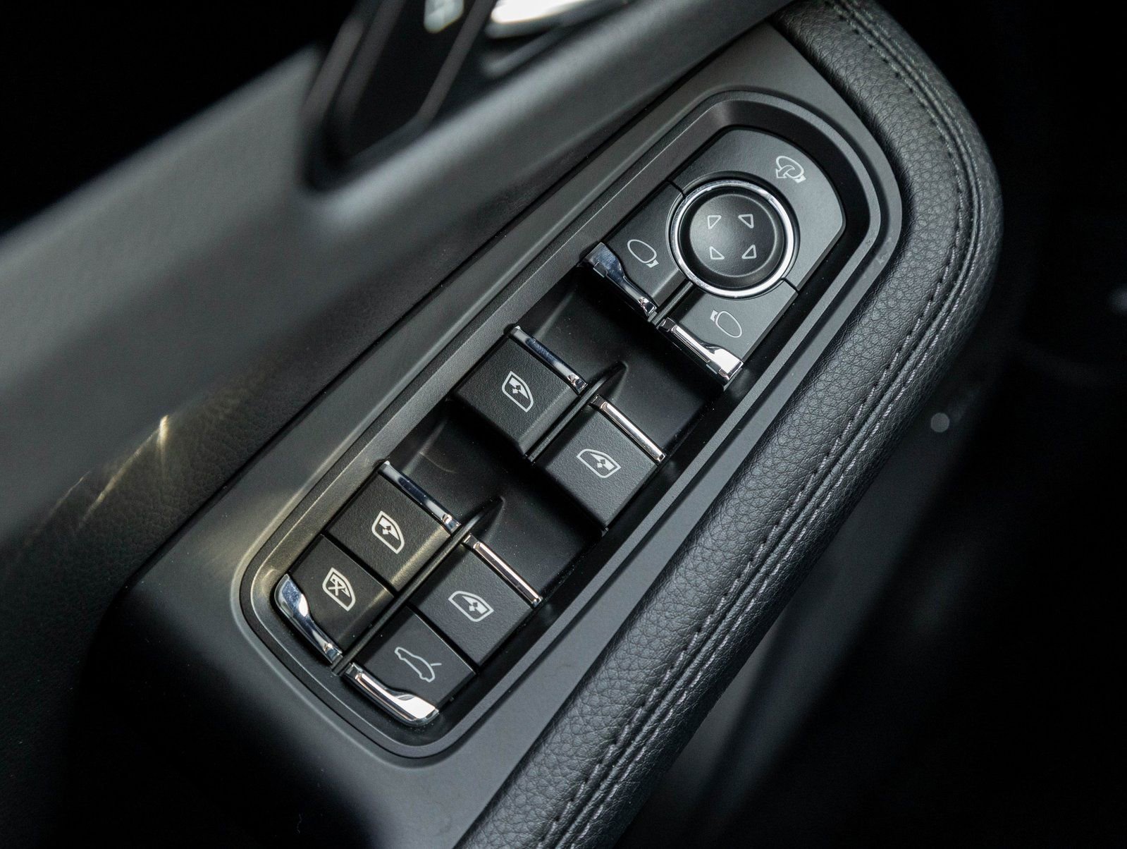 Certified 2026 Porsche Macan image 19