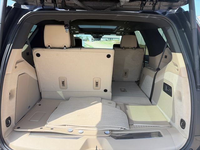 Used 2024 Cadillac Escalade Premium Luxury w/ Performance Package AWD/4WD image 39