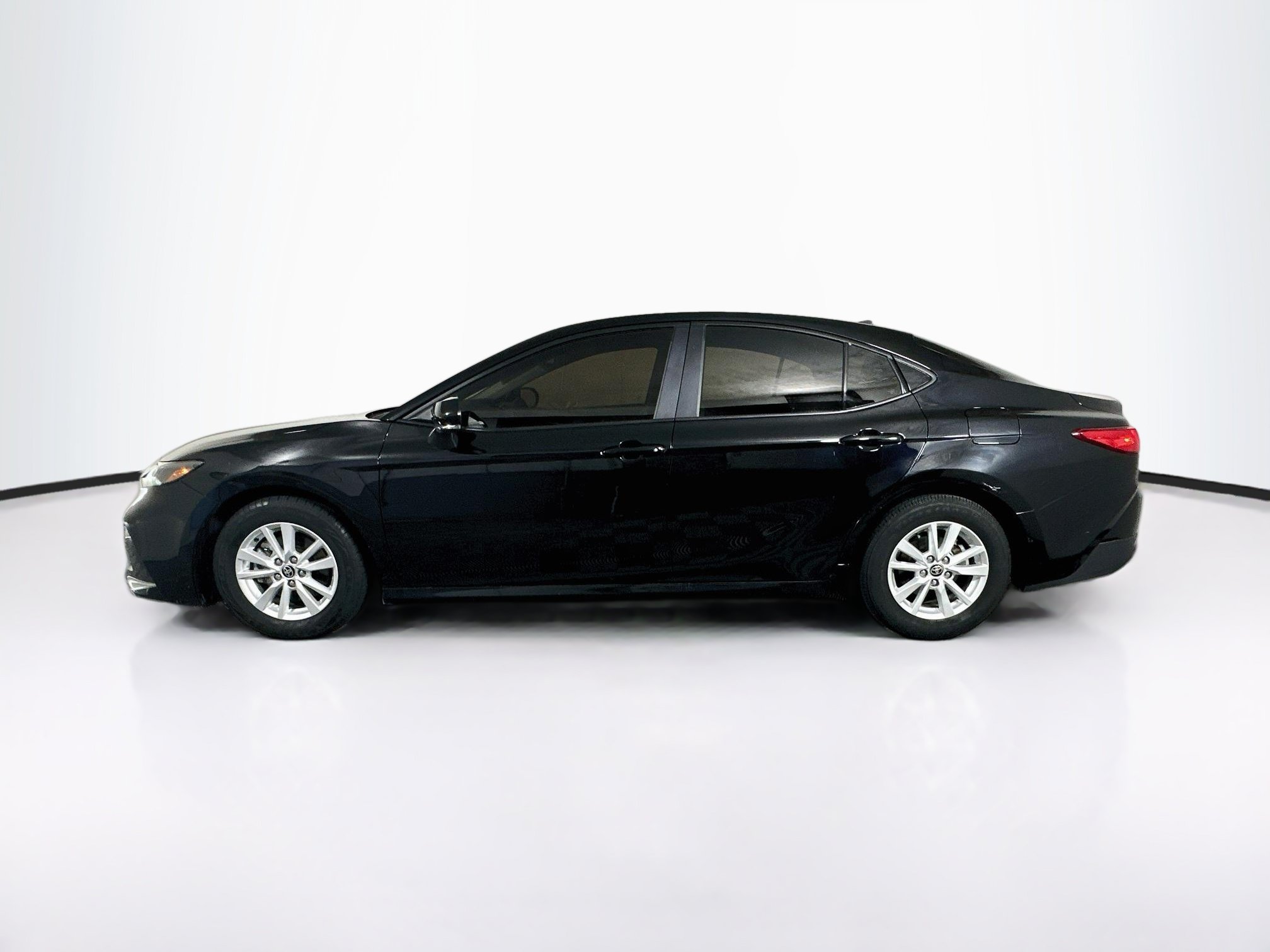 Used 2025 Toyota Camry LE w/ Convenience Package FWD image 6