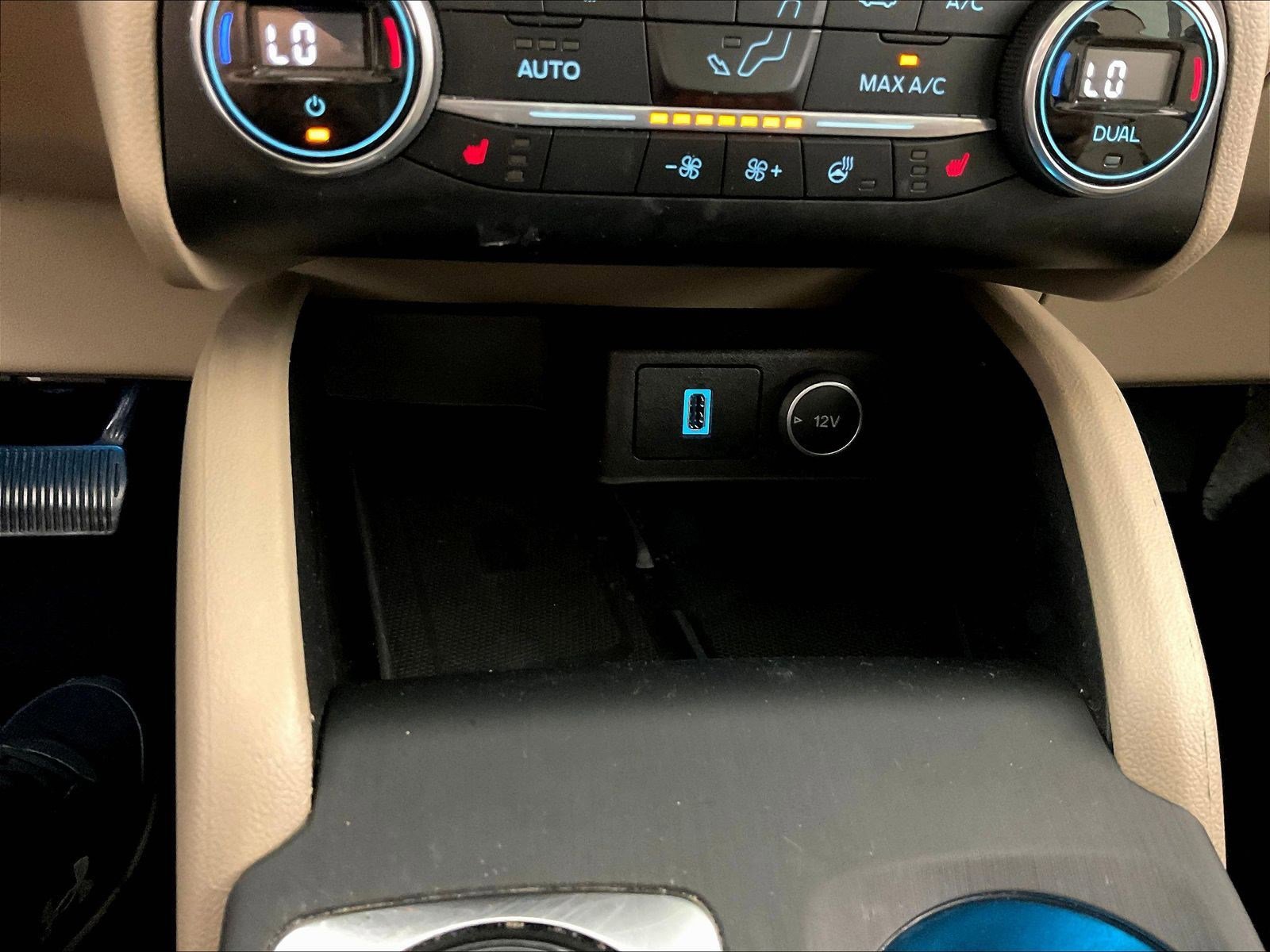 Used 2020 Ford Escape Titanium w/ Titanium Premium Package 2.0 AWD/4WD image 16
