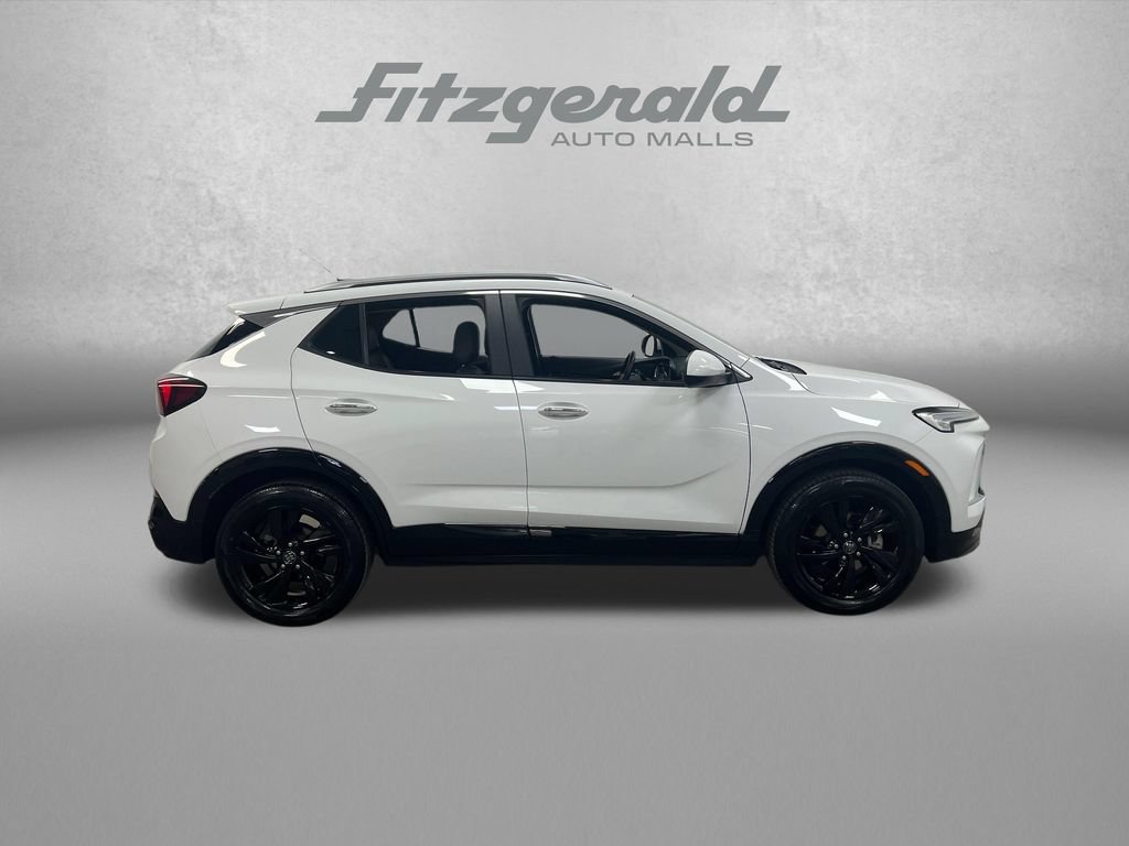 Used 2024 Buick Encore GX Sport Touring FWD image 7