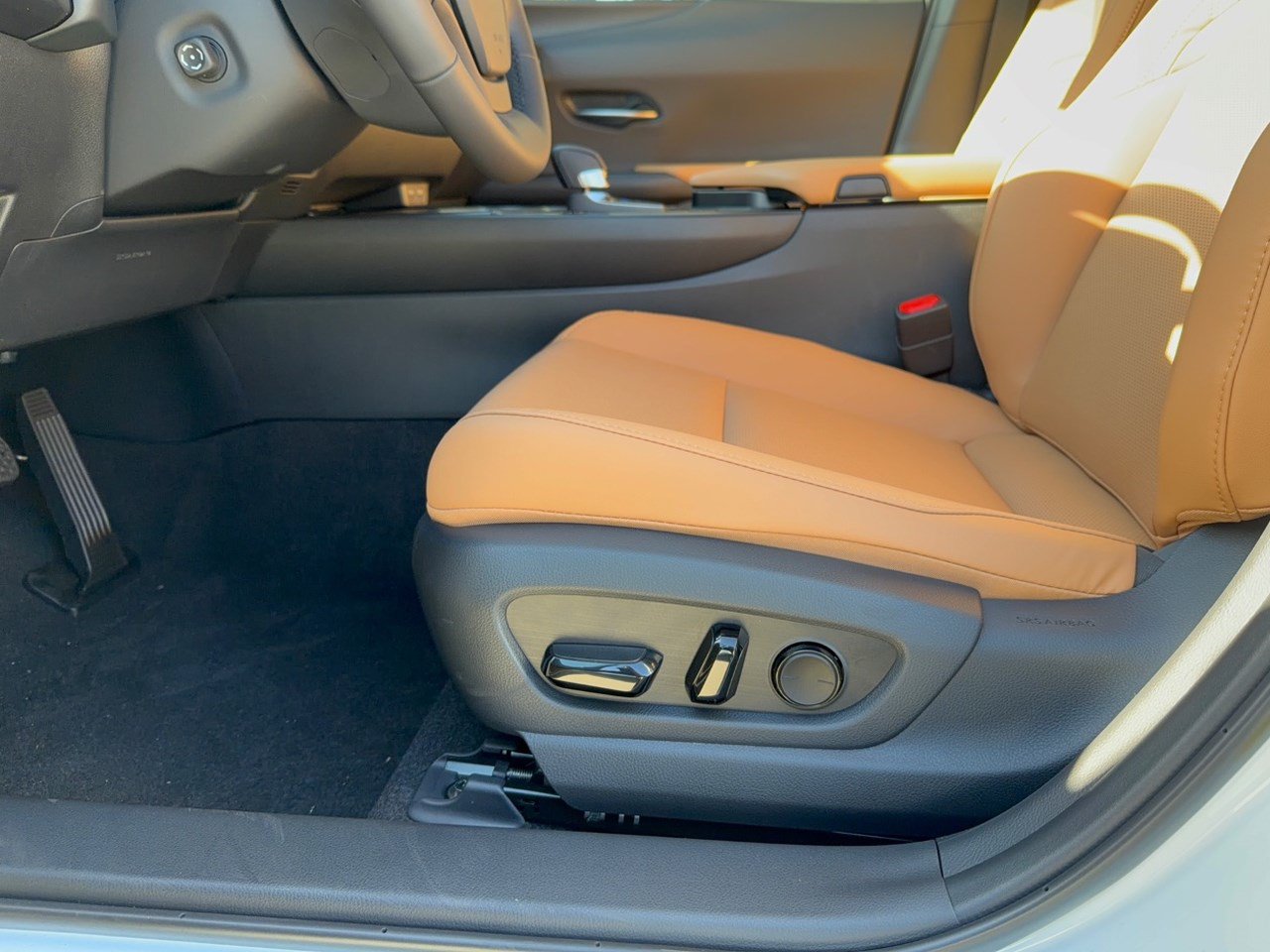 New 2026 Lexus UX 300h FWD w/ Accessory Package (Z1) image 16