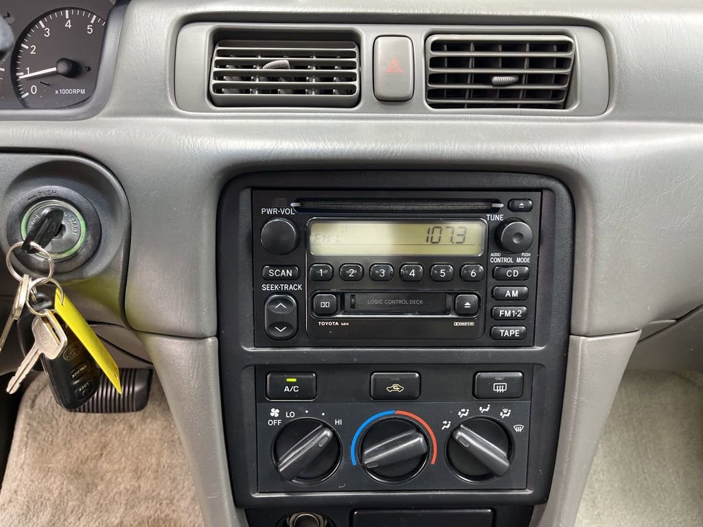 Used 2000 Toyota Camry XLE FWD image 11