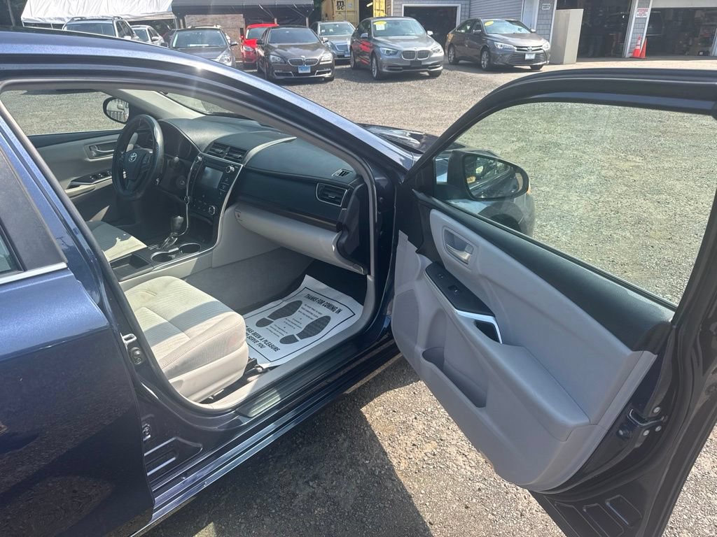 Used 2017 Toyota Camry LE FWD image 31