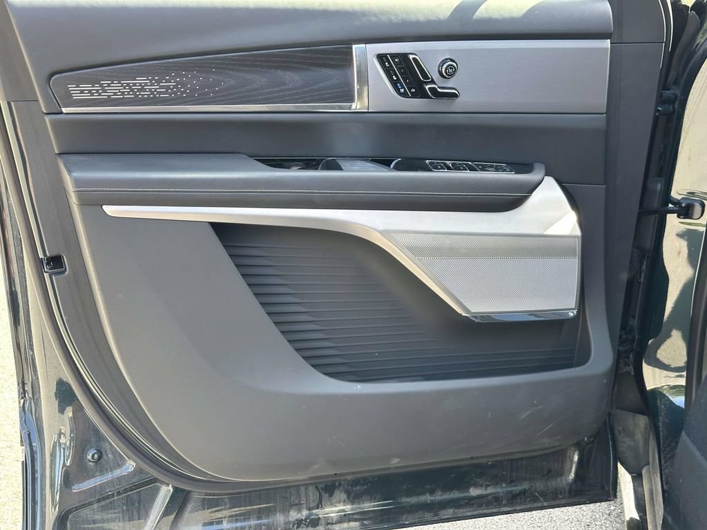 Certified 2026 Cadillac Vistiq Platinum w/ LPO, Floor Liner Package AWD/4WD image 29