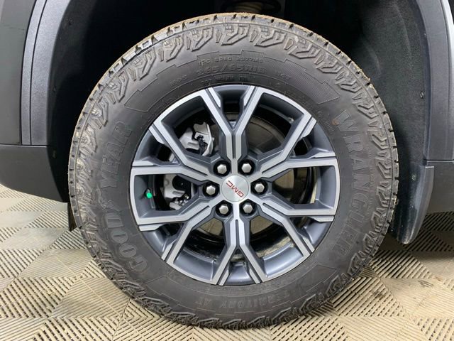 Used 2025 GMC Acadia AT4 image 33