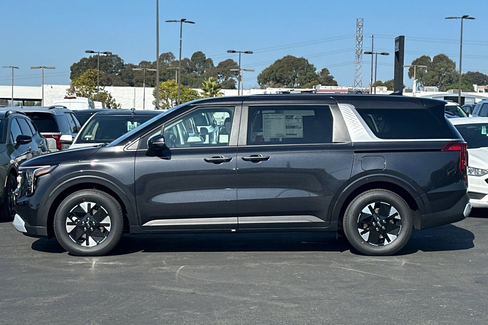 New 2026 Kia Carnival LXS image 7