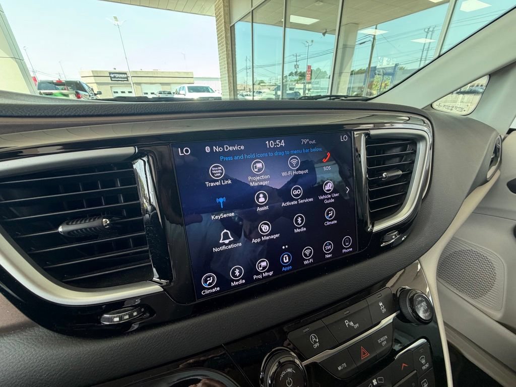 Used 2018 Chrysler Pacifica Touring Plus FWD image 35