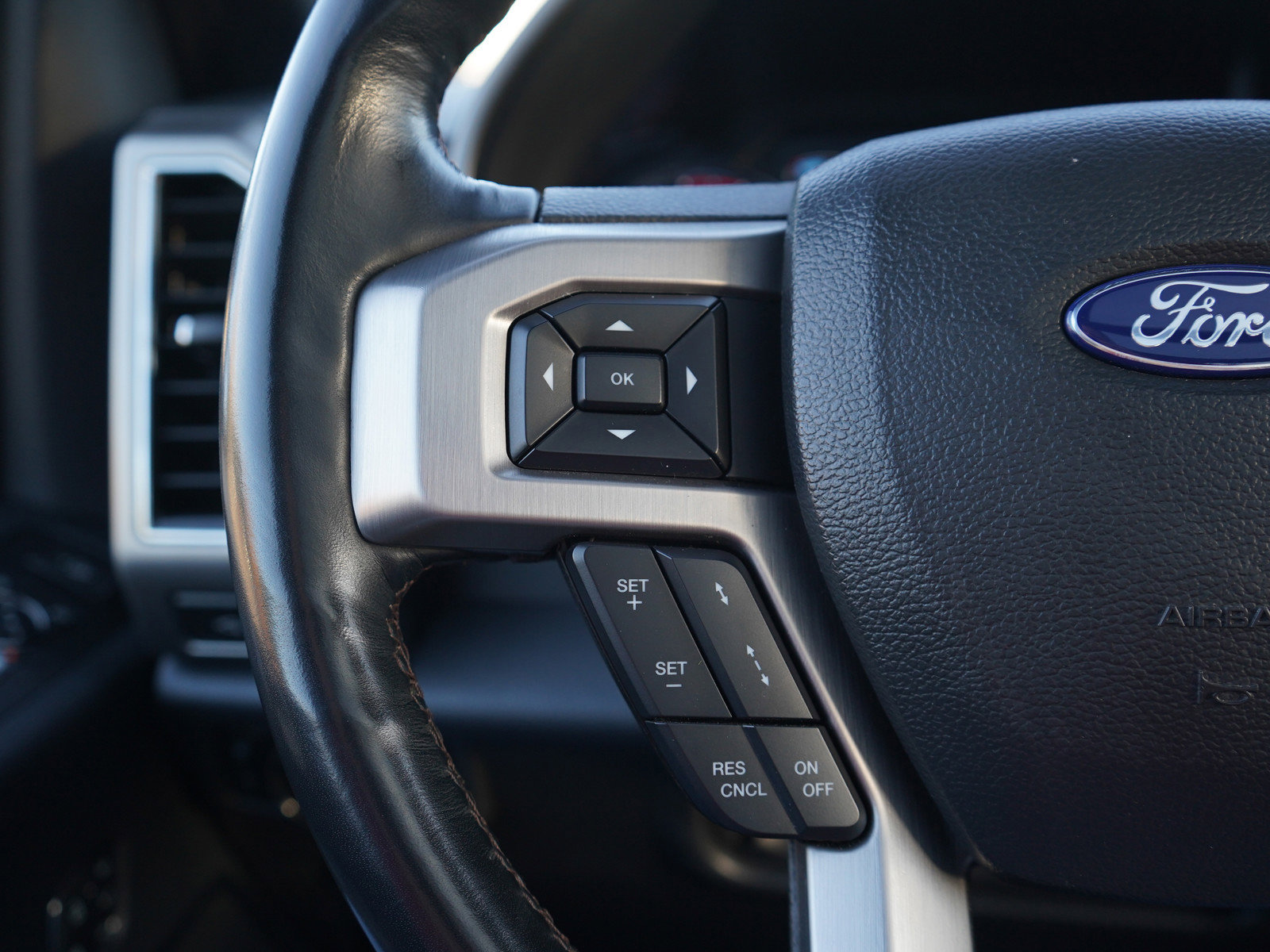 Used 2022 Ford F350 Platinum w/ FX4 Off-Road Package image 24