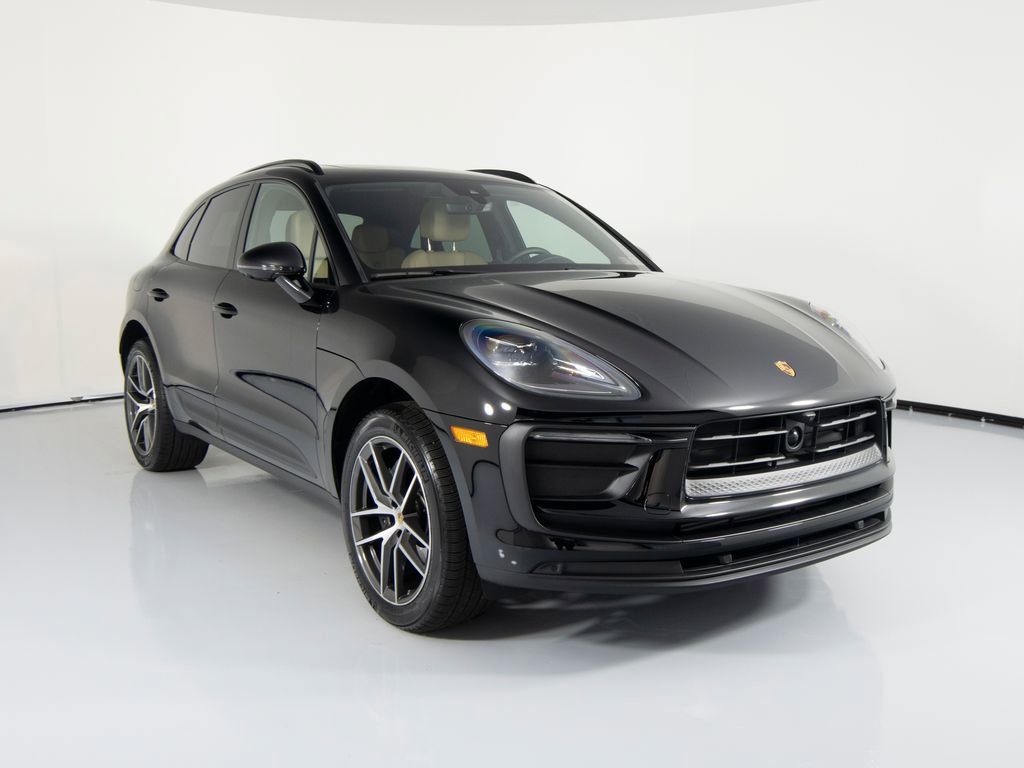 Certified 2025 Porsche Macan image 12