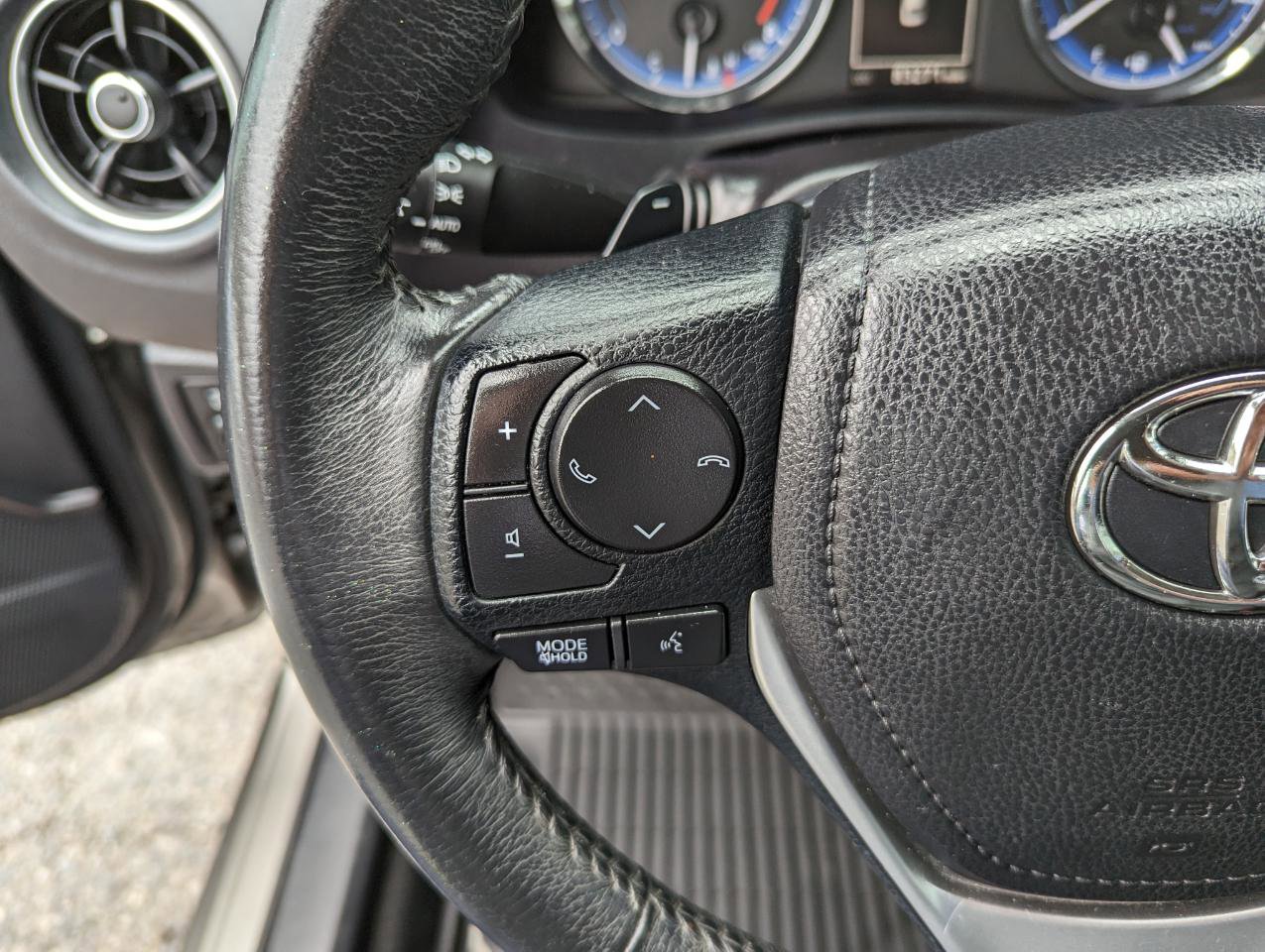 Used 2017 Toyota Corolla SE w/ SE Premium Package FWD image 15