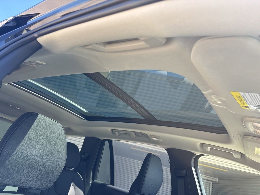 Used 2025 Volvo XC90 B5 Plus w/ Protection Package Premier image 18