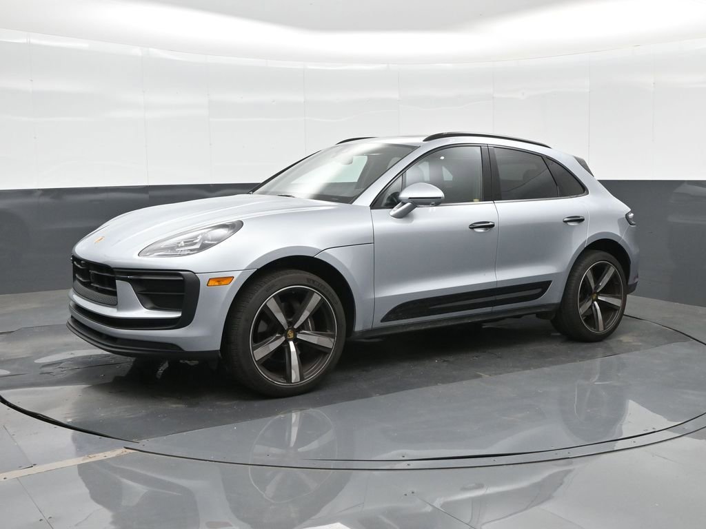 Certified 2023 Porsche Macan AWD/4WD image 1