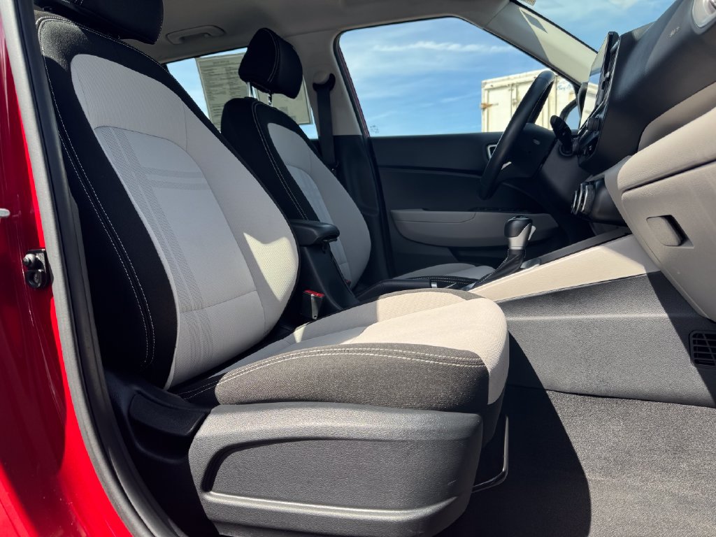 Used 2025 Hyundai Venue SEL FWD image 10
