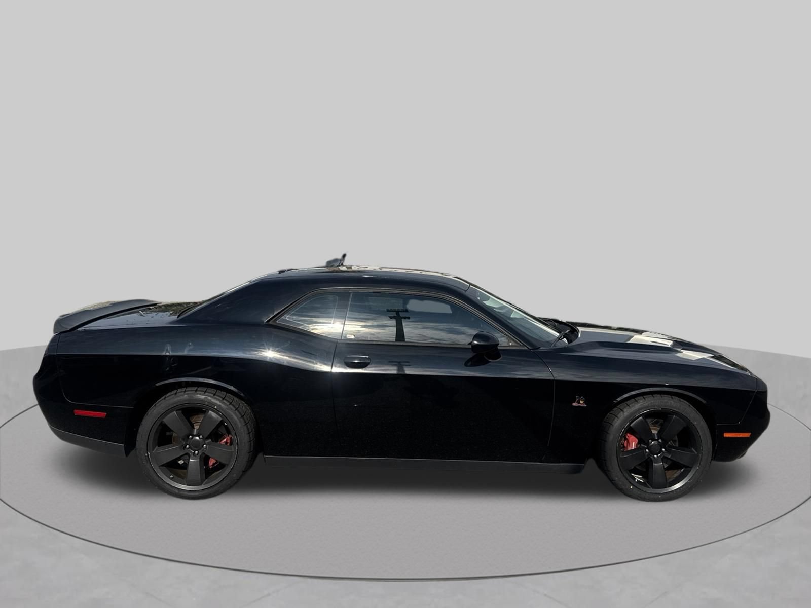 Used 2015 Dodge Challenger R/T Scat Pack w/ Leather Interior Group RWD image 11