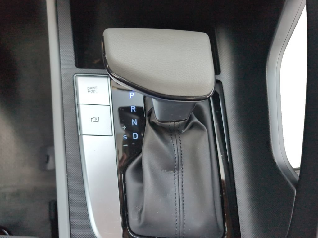 Used 2021 Hyundai Elantra SE FWD image 15