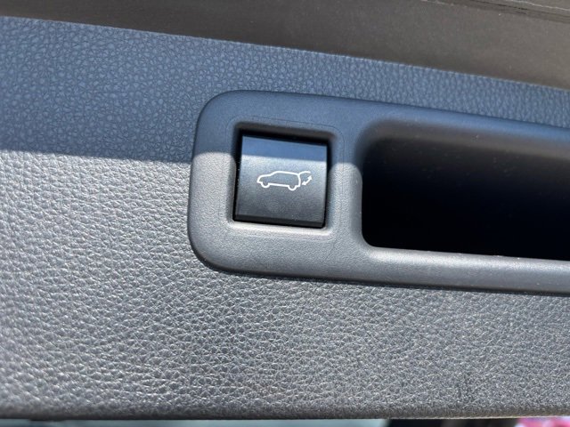 Used 2020 Toyota Highlander XLE image 31