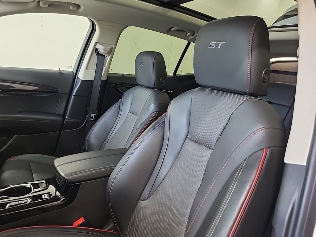 Used 2023 Buick Envision Essence w/ Technology Package I image 8