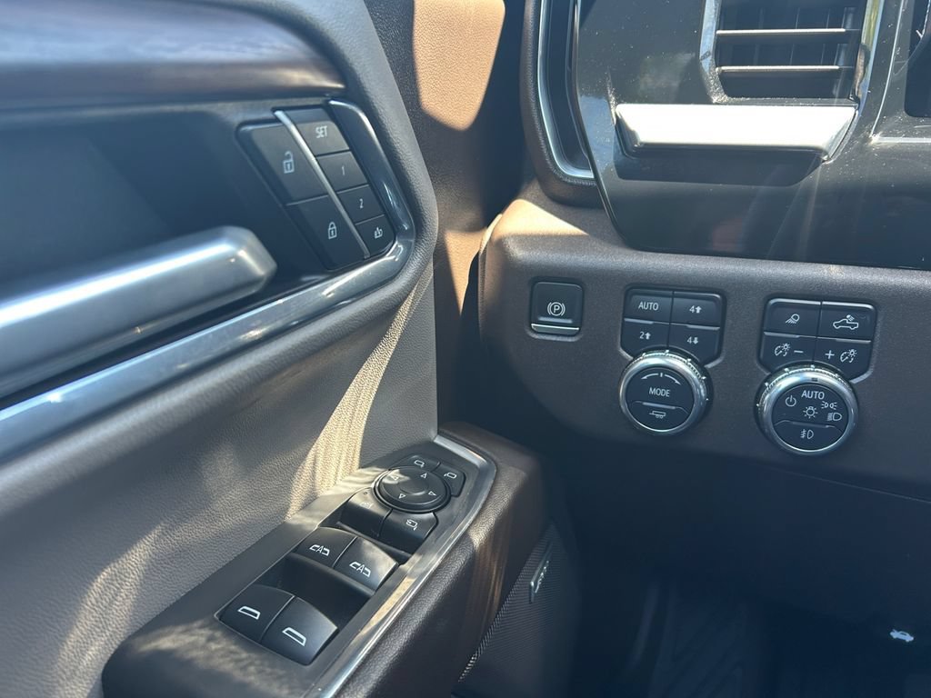 Used 2024 GMC Sierra 1500 SLT w/ SLT Premium Plus Package AWD/4WD image 27