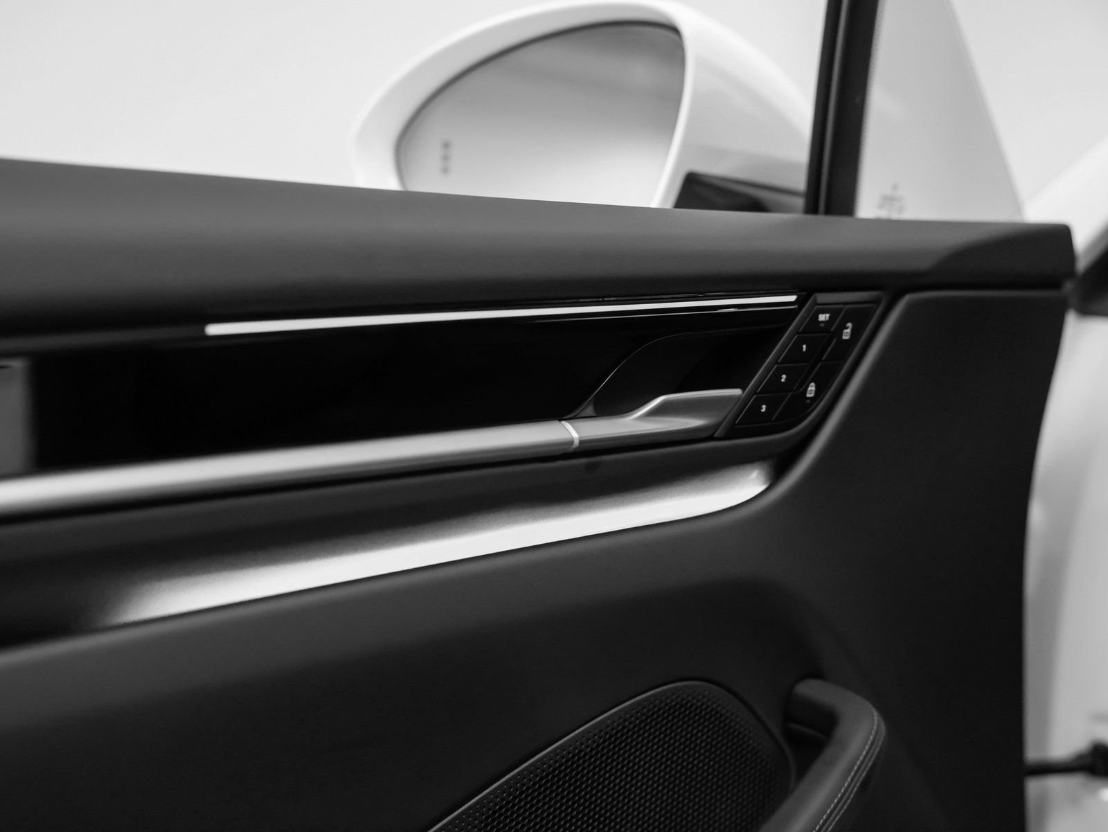 Certified 2025 Porsche Macan 4S Electric image 26