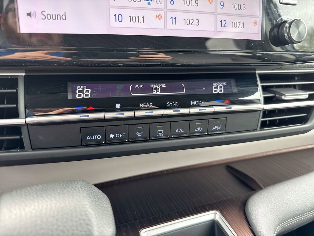 Used 2024 Toyota Sienna LE image 18