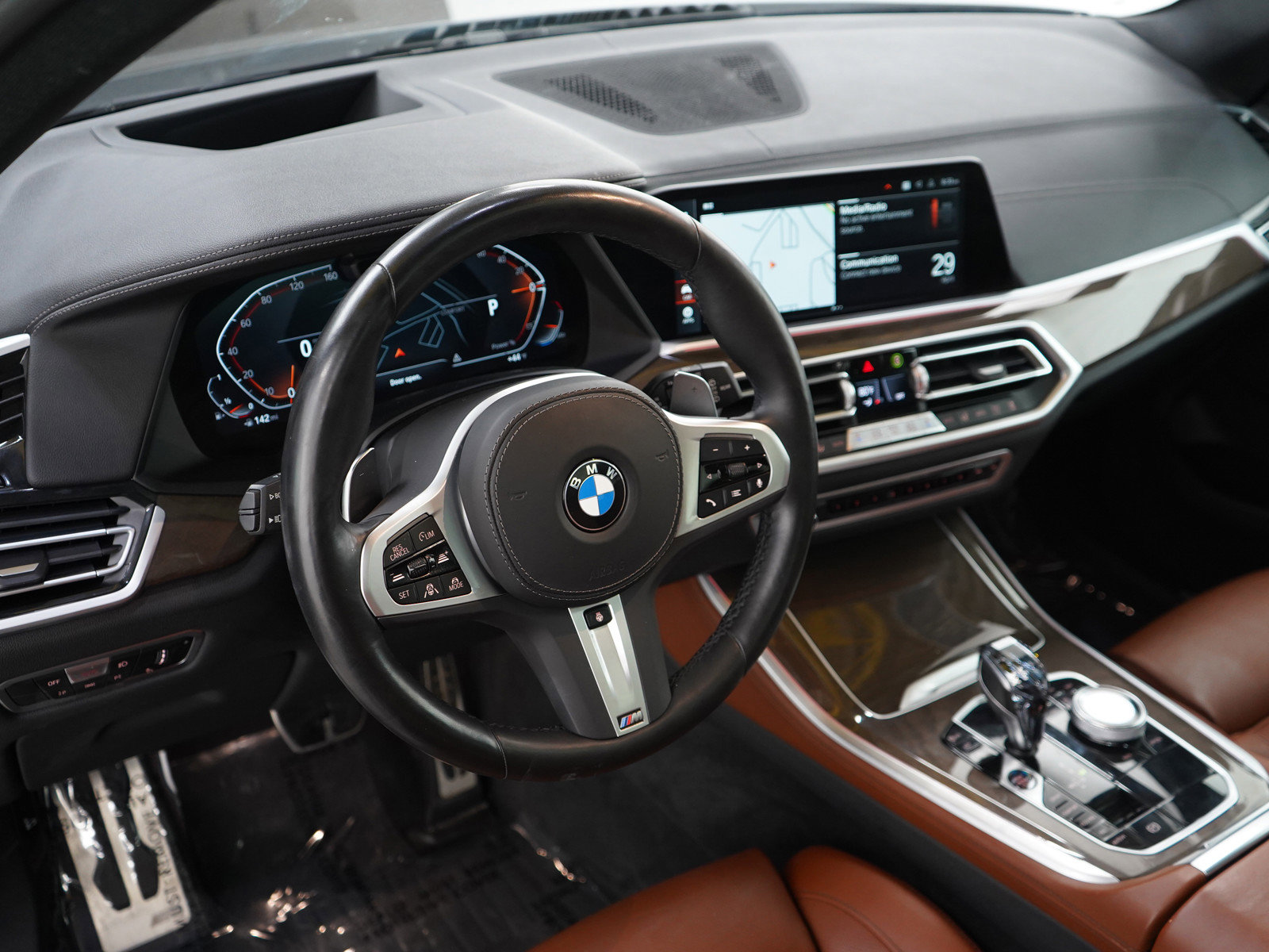 Used 2022 BMW X5 xDrive40i w/ M Sport Package AWD/4WD image 24