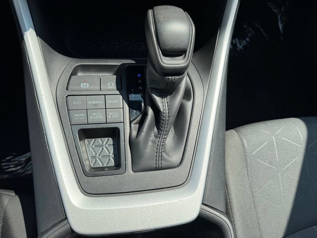 Used 2024 Toyota RAV4 XLE AWD/4WD image 37
