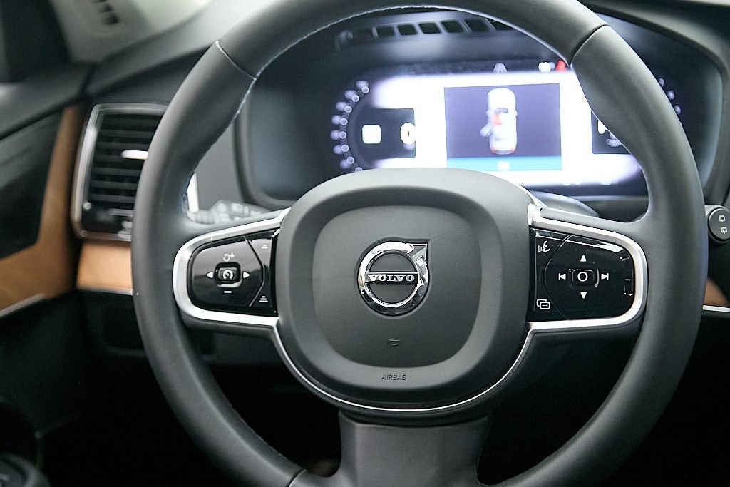 Certified 2023 Volvo XC90 B5 Plus w/ Protection Package Premier AWD/4WD image 28