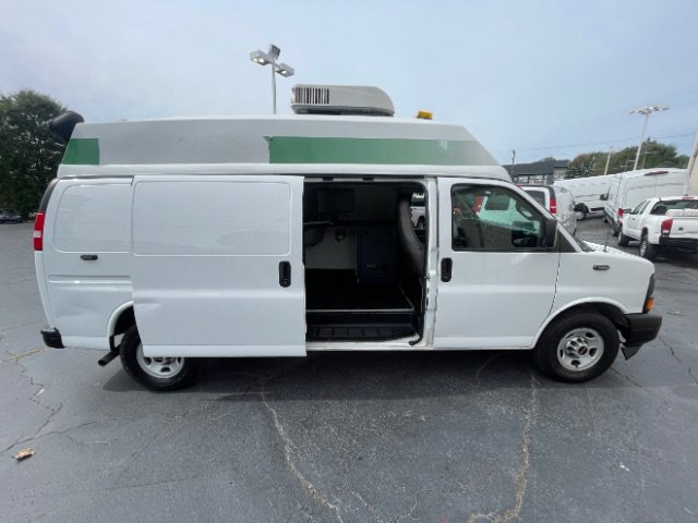 Used 2017 GMC Savana 3500 Extended RWD image 17
