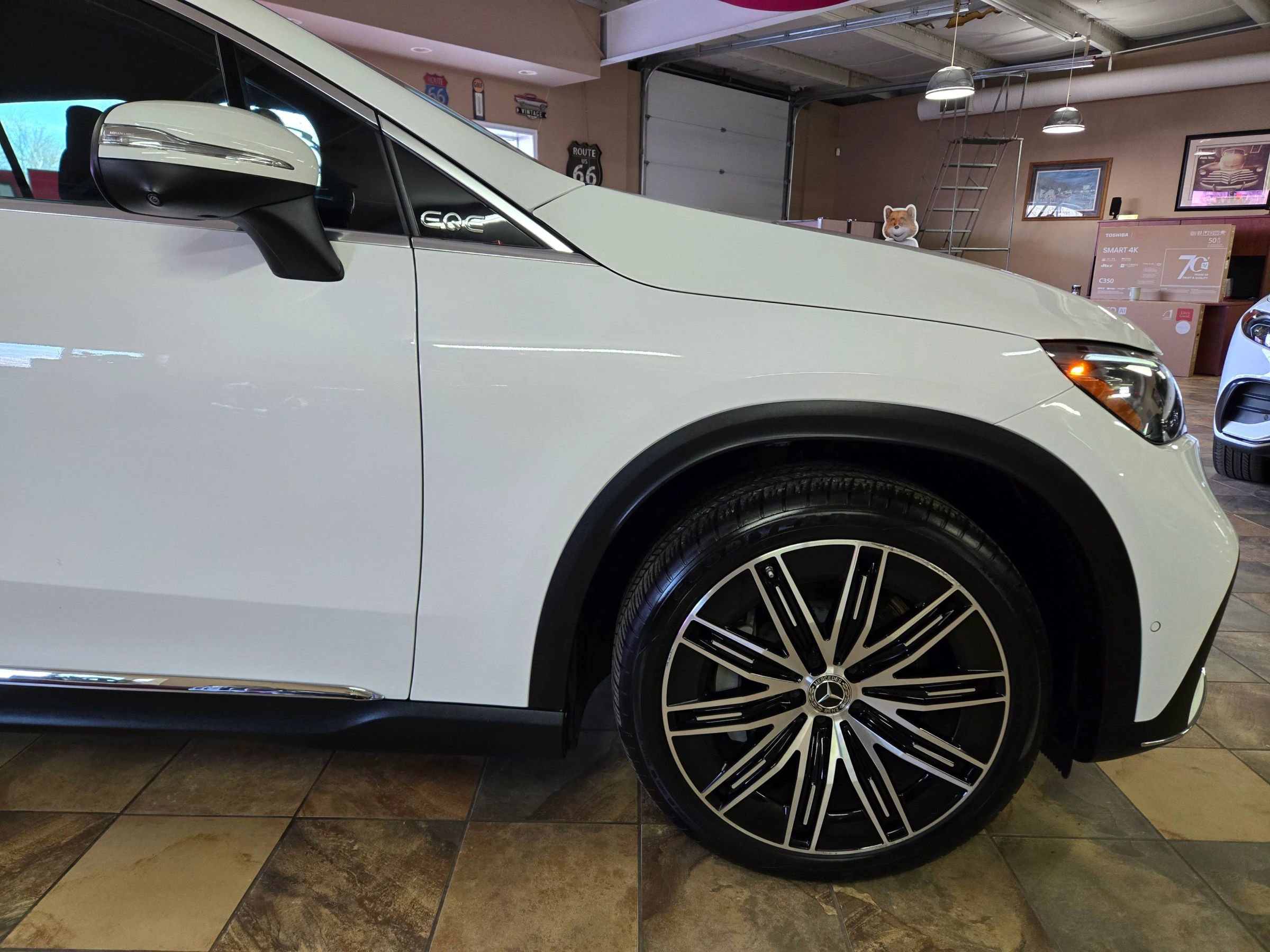 Used 2023 Mercedes-Benz EQE 500 4MATIC SUV image 13