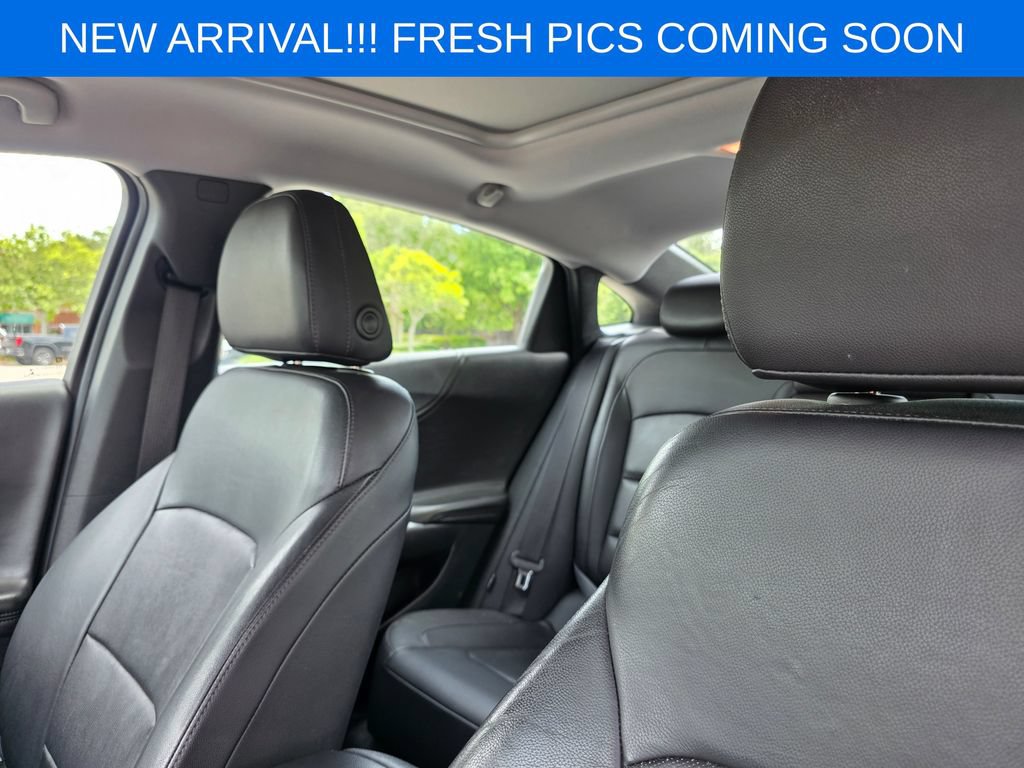 Used 2016 Chevrolet Malibu Premier w/ Driver Confidence Package II FWD image 9