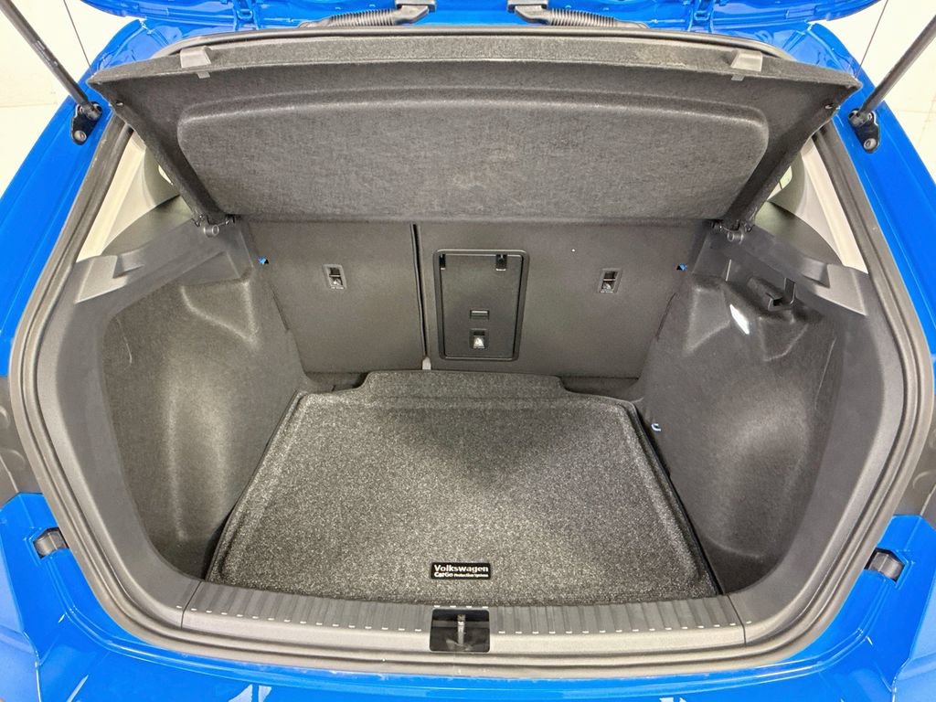 New 2026 Volkswagen Taos SE FWD image 26