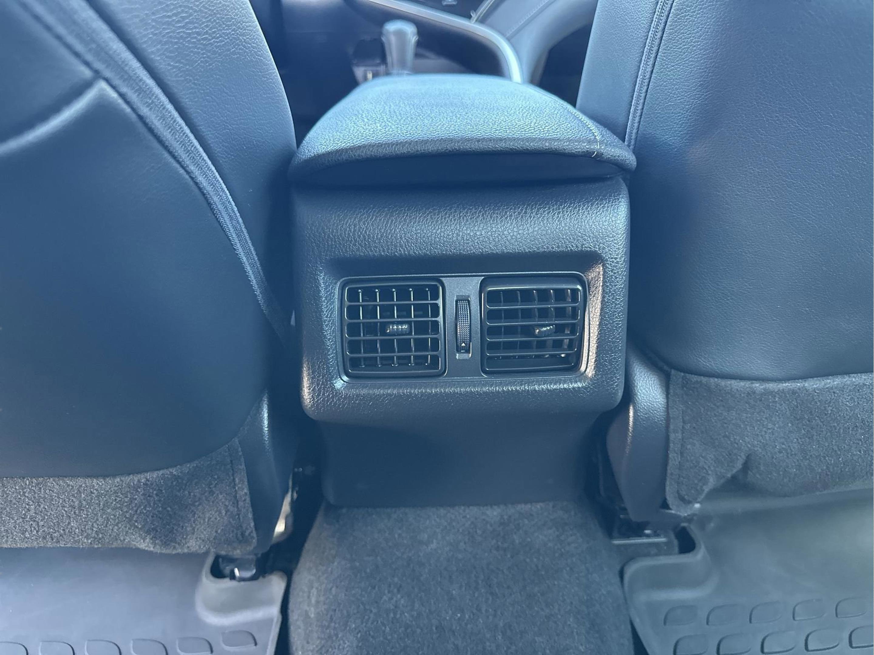 Used 2022 Toyota Camry XSE image 32