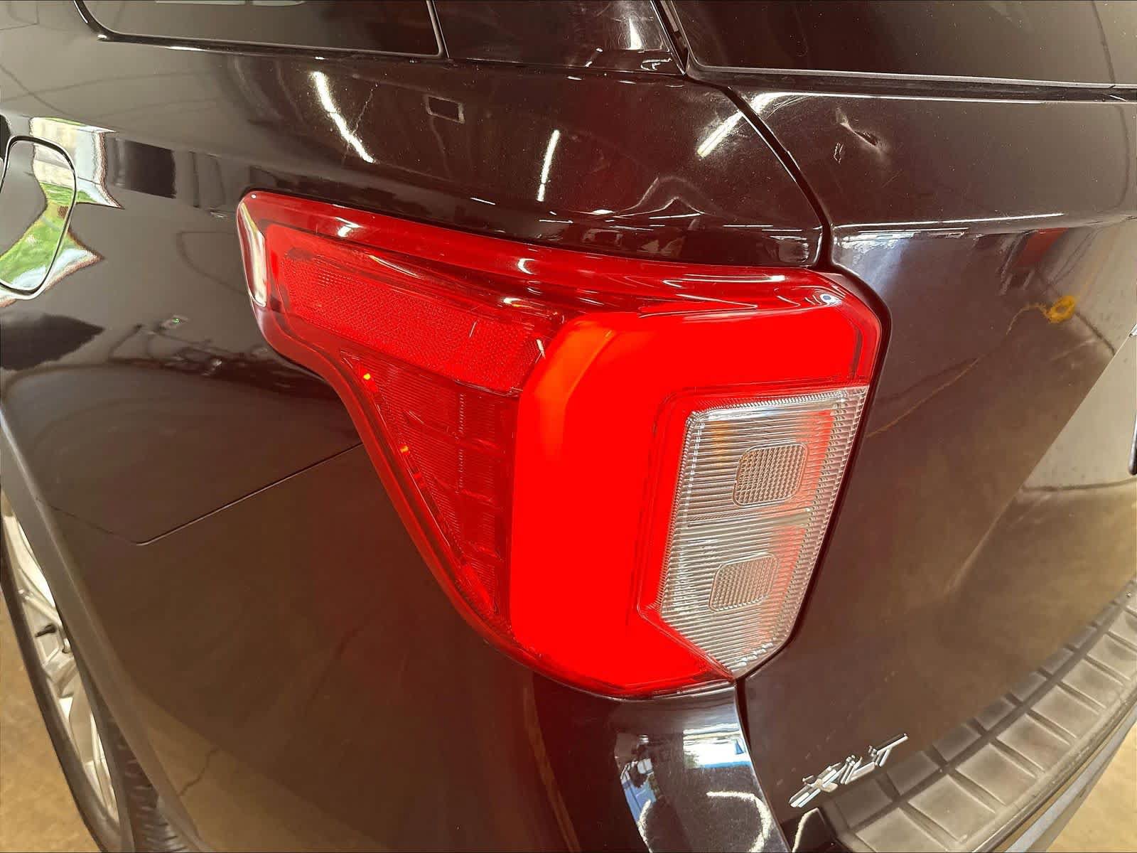 Used 2021 Ford Explorer XLT w/ Equipment Group 202A RWD image 31