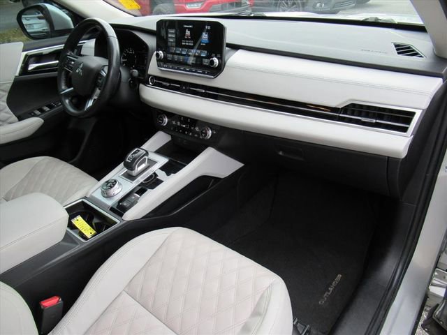 Used 2022 Mitsubishi Outlander SEL image 11