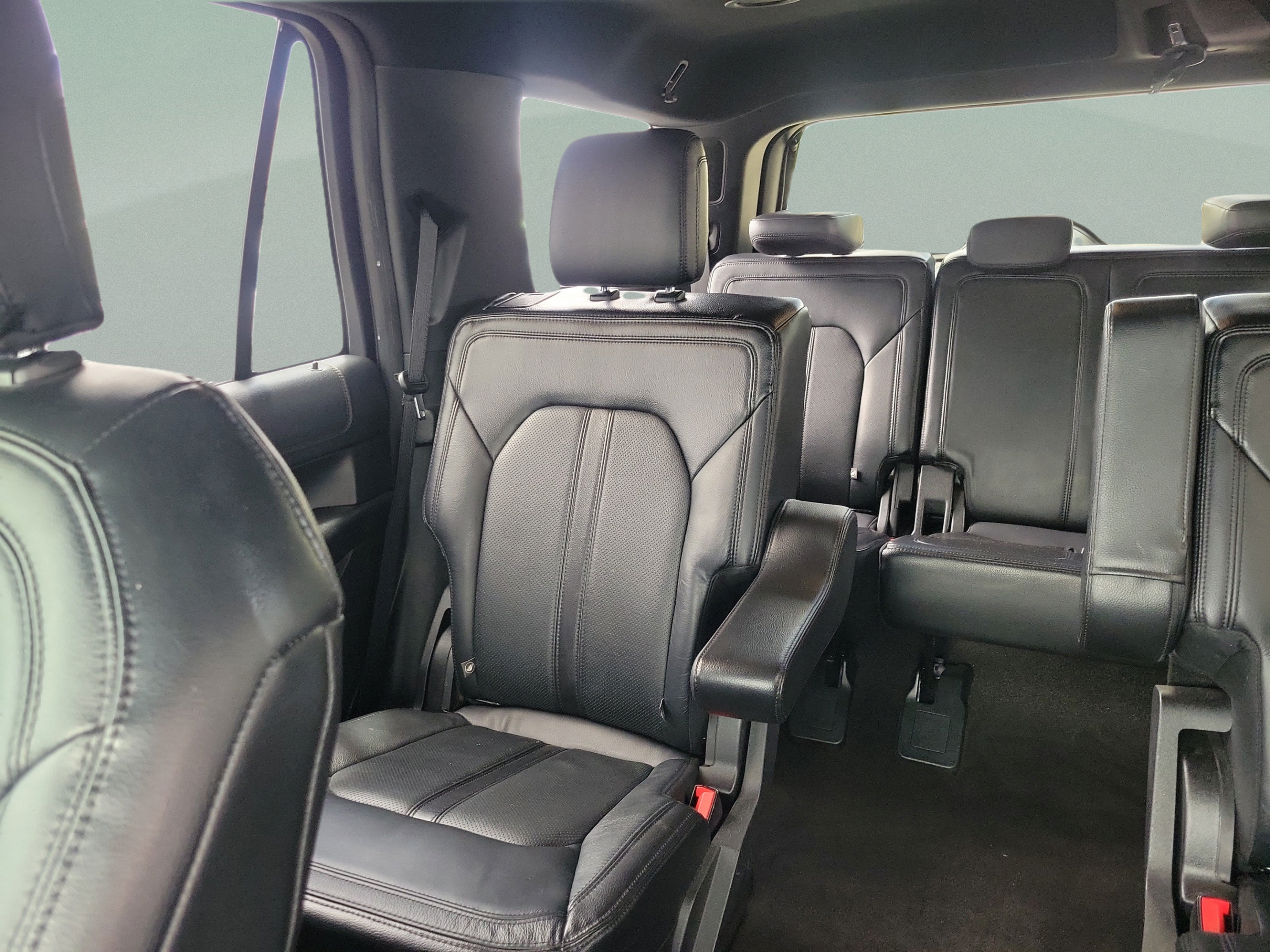 Used 2020 Ford Expedition Limited w/ Equipment Group 302A RWD image 8