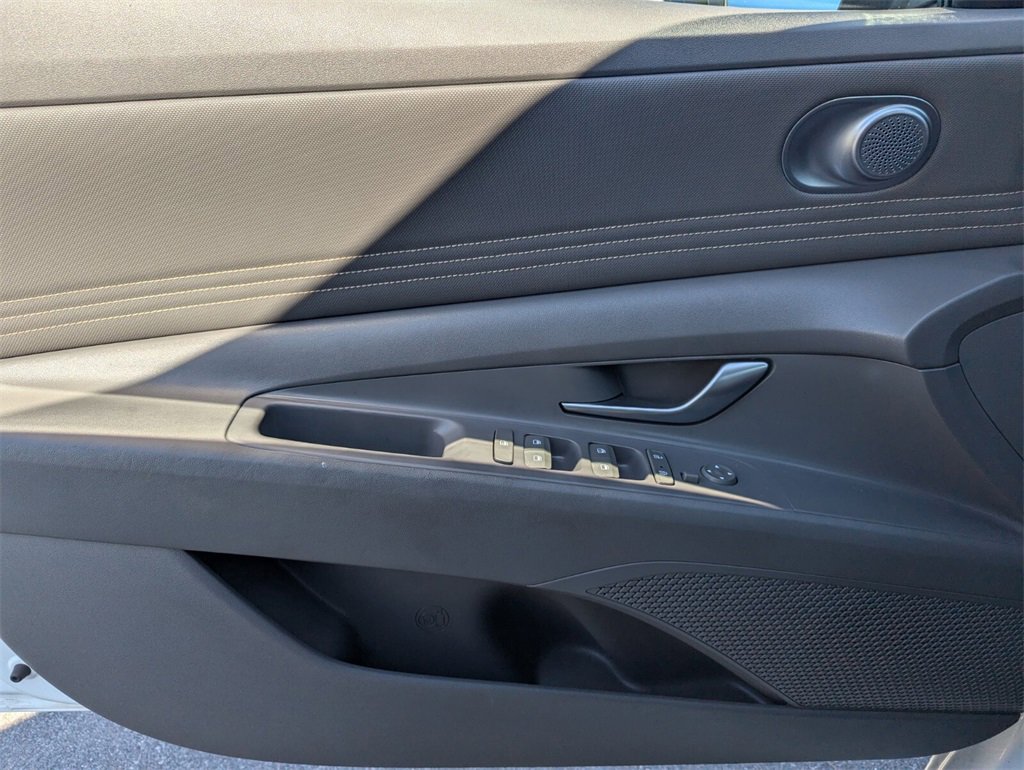 Used 2021 Hyundai Elantra SEL w/ Convenience Package image 23