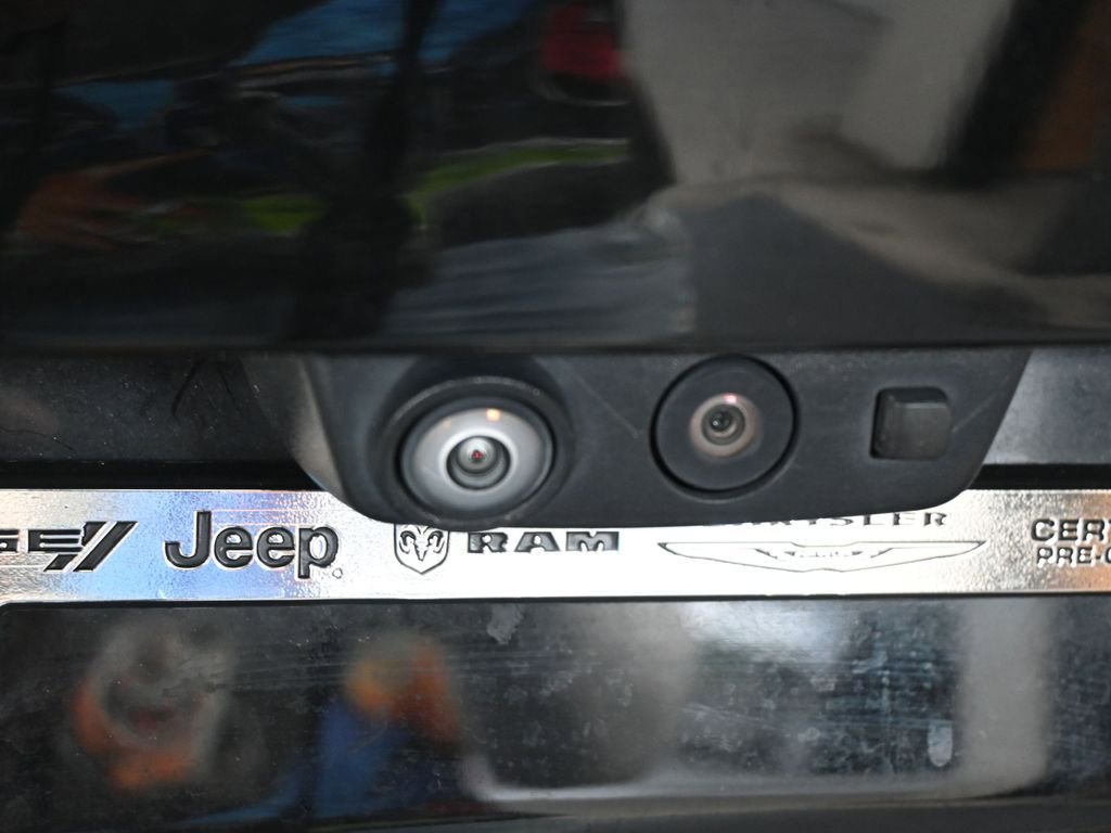 Used 2023 Cadillac Escalade ESV Premium Luxury image 44