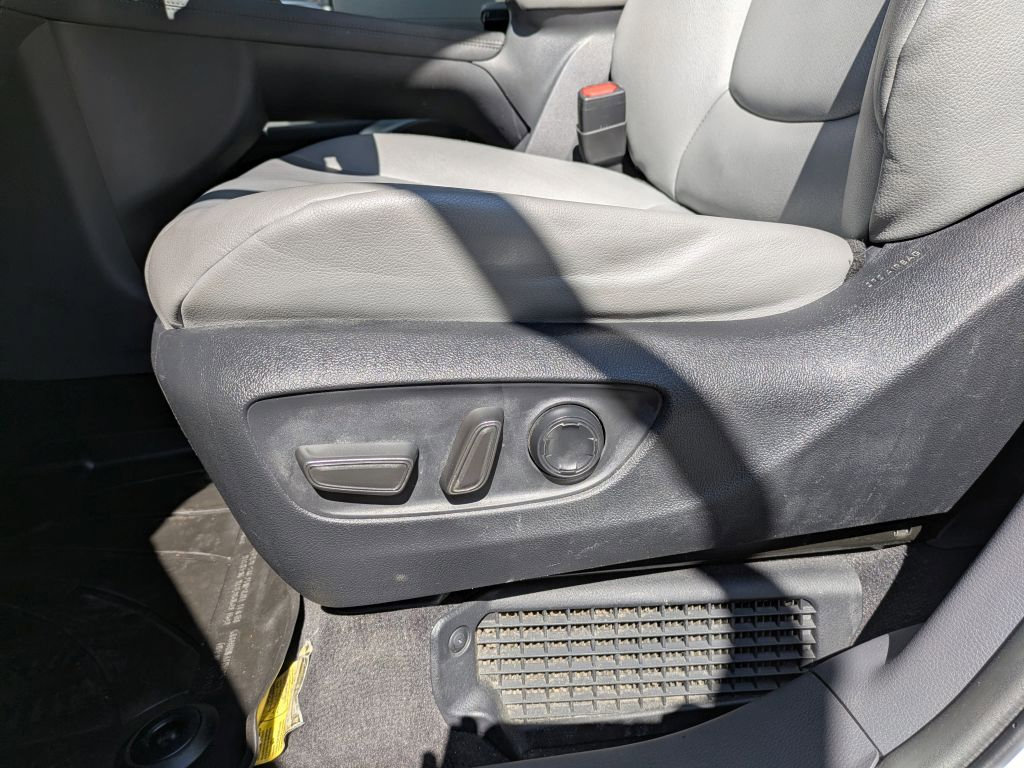 Used 2023 Toyota Sienna XLE AWD/4WD image 13