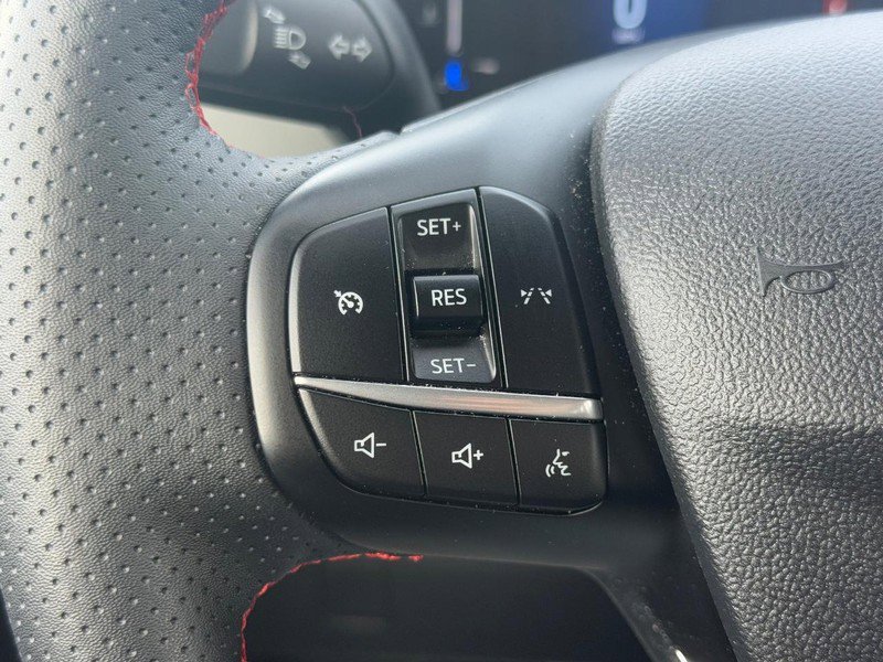 Certified 2025 Ford Escape ST-Line w/ Equipment Group 301A image 18