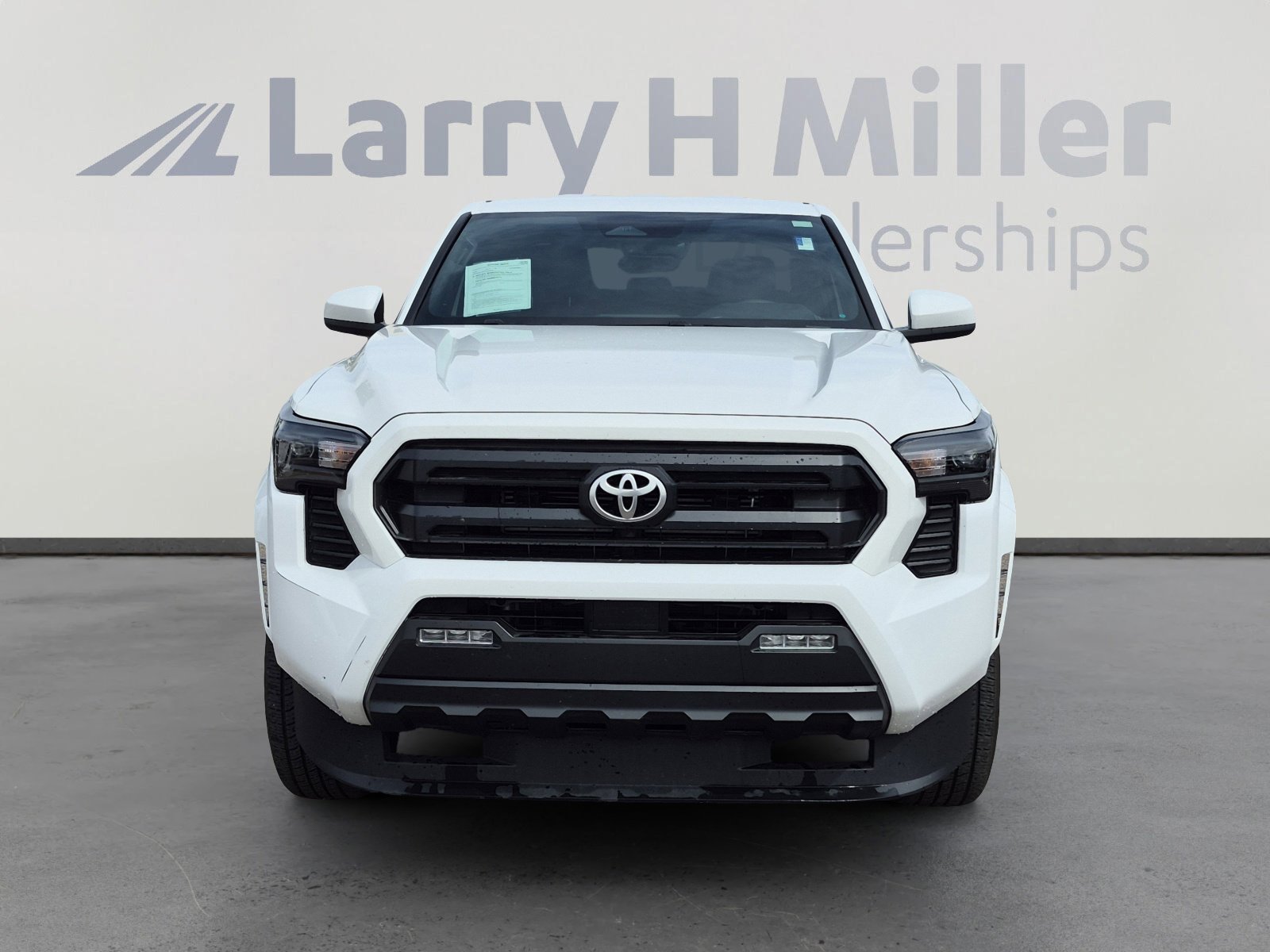 Certified 2025 Toyota Tacoma SR5 image 8