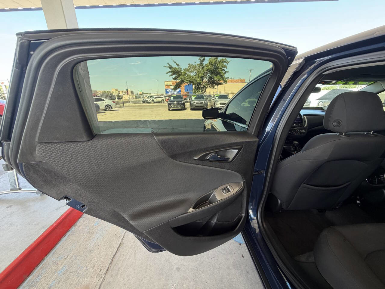 Used 2022 Chevrolet Malibu LT FWD image 14