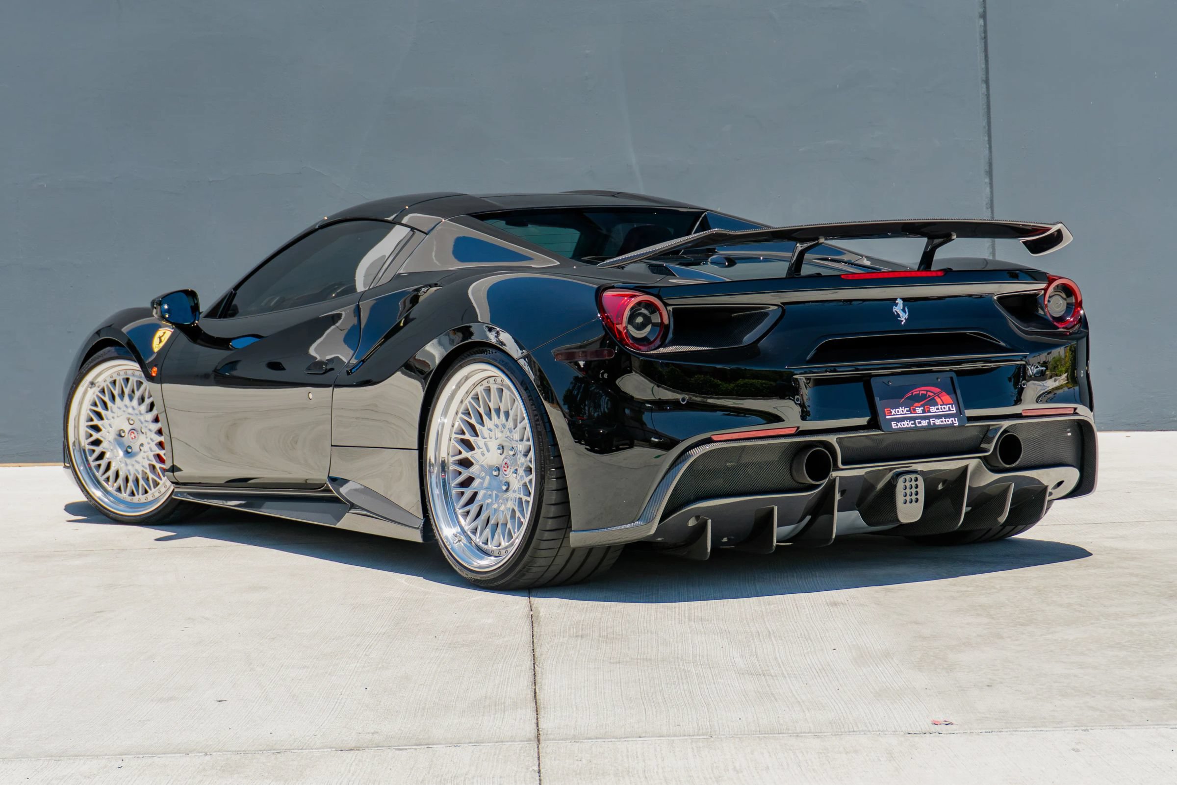 Used 2018 Ferrari 488 Spider RWD image 11