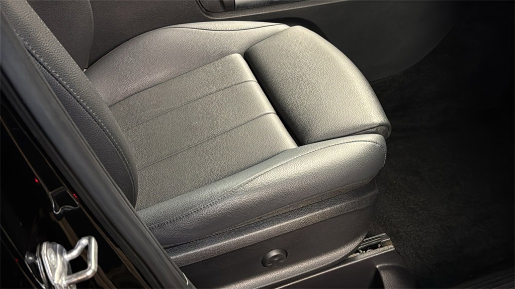 Used 2021 Mercedes-Benz GLB 250 4MATIC image 11